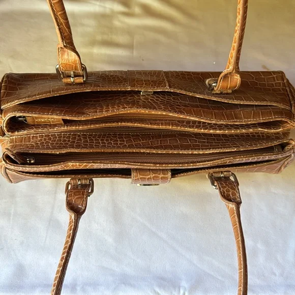 Liz Claiborne’s Tan Crocodile Pattern Tan Handbag - Picture 17 of 17